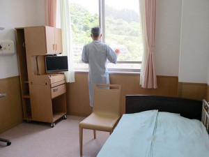 病棟にて-看護師が説明に伺うまで、ゆっくりお部屋でお過ごしください。